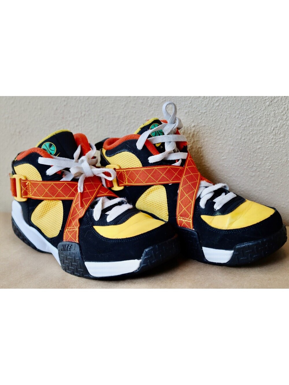 Nike Looney Tunes Roswell Rayguns Air sz 7Y DD 9281-001